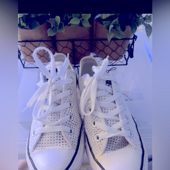 NWOB CHUCK TAYLOR ALL STAR WHITE CONVERSE 🌸 - Picture 2 of 7